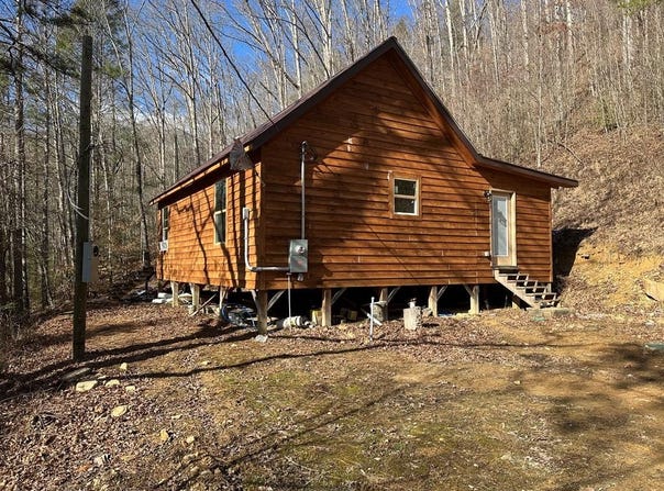 575 Wells Fork Rd, Viper, KY 41774