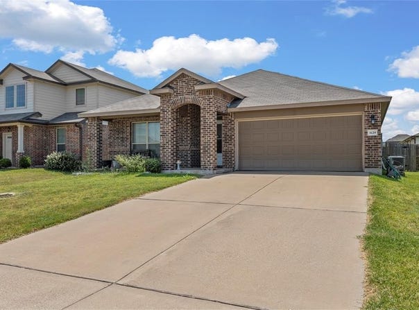 3129 Skinner Dr, Lorena, TX 76655
