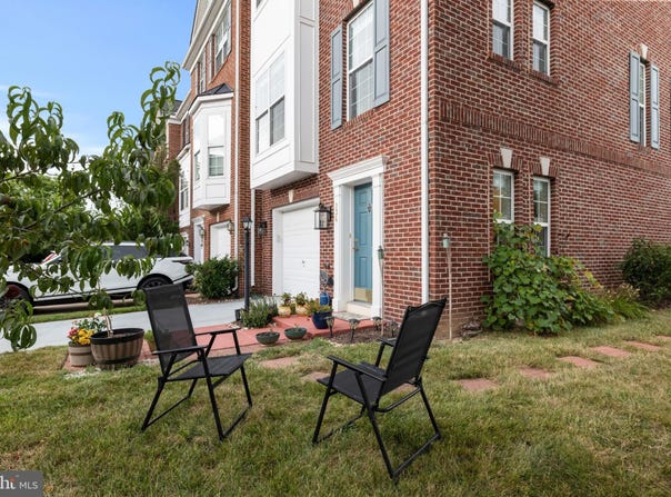 236 HAWKS VIEW SQUARE SE, LEESBURG, VA 20175
