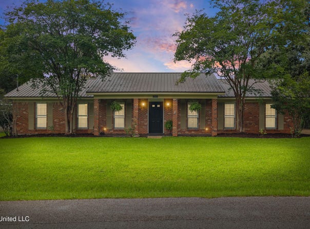 6305 Hermosa Drive, Ocean Springs, MS 39564