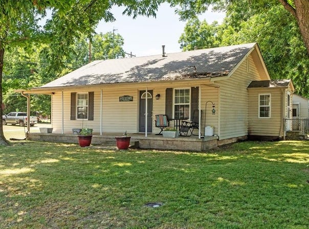 407 S Texas Street, Elmore City, OK 73433