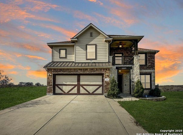 220 SCENIC HILLS DR, La Vernia, TX 78121-5902