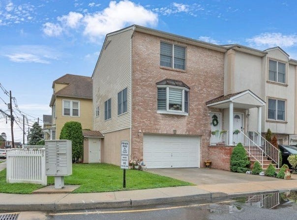89 Plauderville Ave, Garfield City, NJ 07026-2266