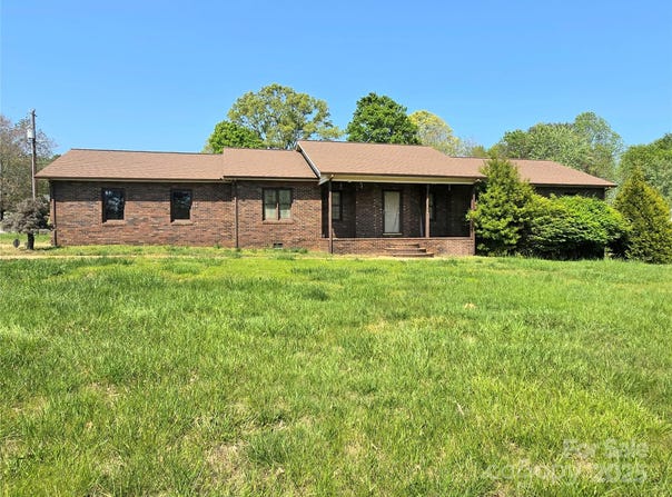 7141 Knobs Landing, Connelly Springs, NC 28612