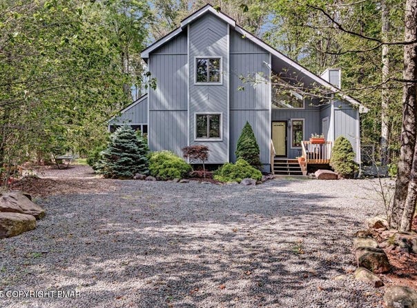 5581 Woodland Avenue, Pocono Pines, PA 18350