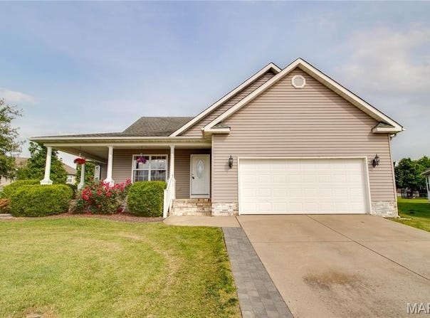 2 Breezeway Court, Jerseyville, IL 62052