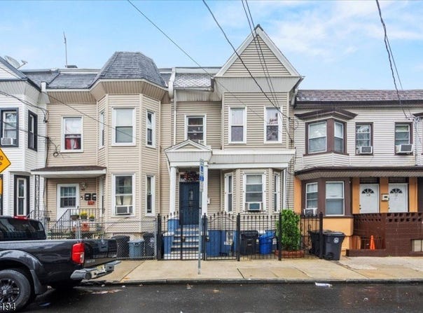 93 Garside St, Newark City, NJ 07104-1009