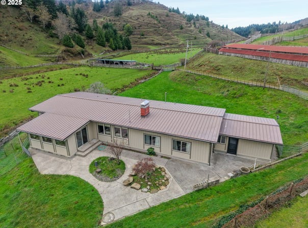 70033 LARSEN RANCH Rd, NorthBend, OR 97459