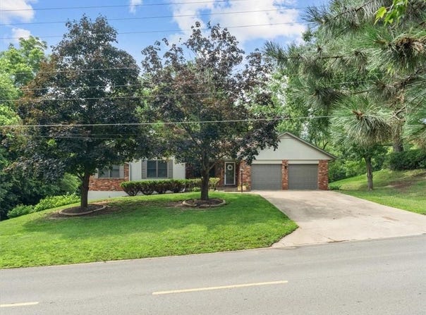 3520 Karnes Road, St Joseph, MO 64506