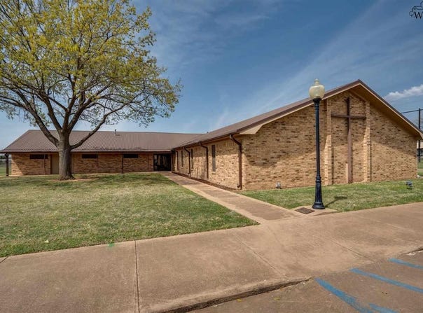 802 N FIRST STREET, Iowa Park, TX 76367