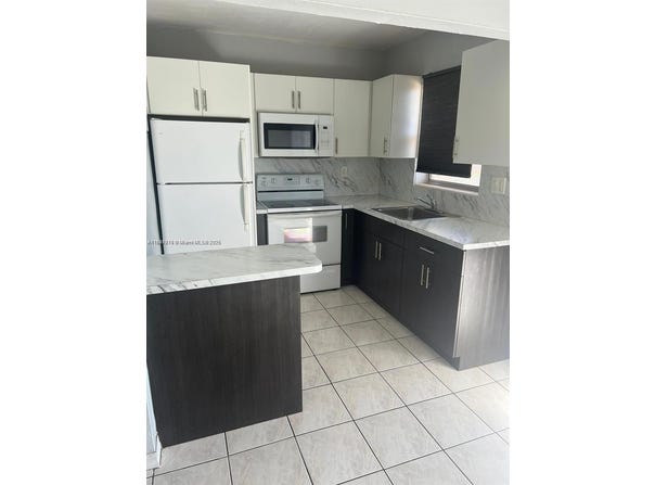 7505 SW 82nd St, Miami, FL 33143