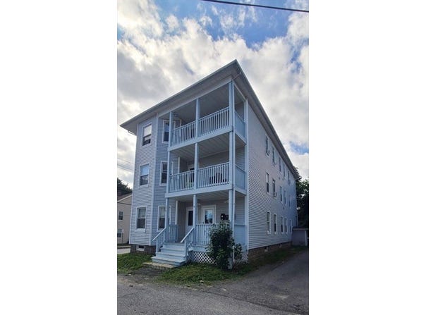16 Brookline St, Webster, MA 01570