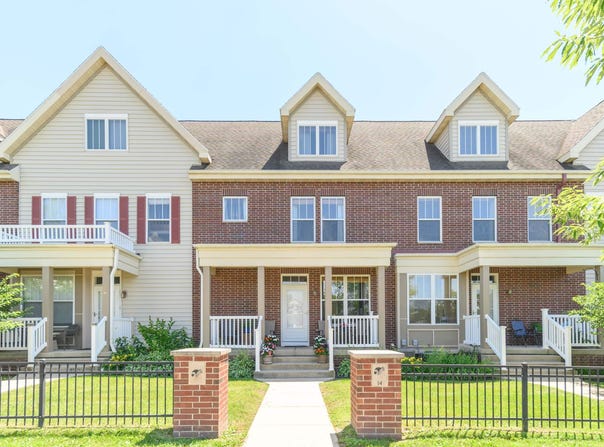 14 S Gardens Way, Fitchburg, WI 53711