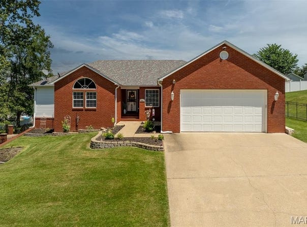 2582 Stone Ridge Drive, Poplar Bluff, MO 63901