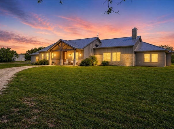 6137 Main, Mathis, TX 78368