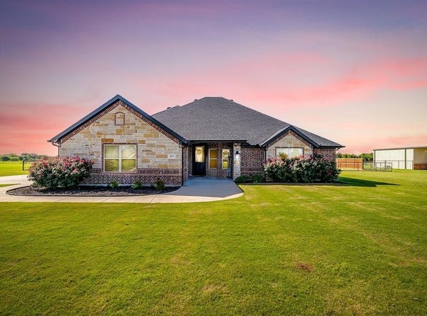 317 Olde Knoll Place, Rio Vista, TX 76093