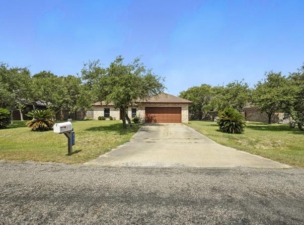 829 Redwood Ave, ROCKPORT, TX 78382
