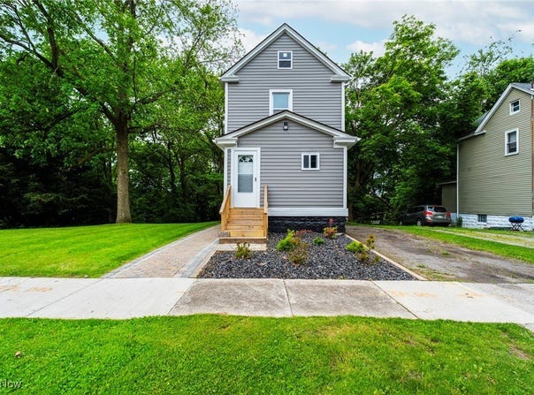 90 Frank Street, Struthers, OH 44471