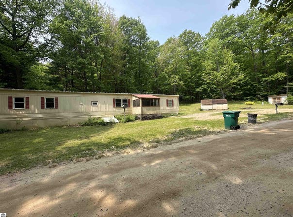 3035 Cedar Shores Drive, Harrison, MI 48625