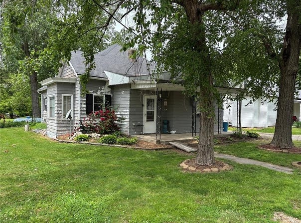 406 Ridge Street, Shelbina, MO 63468