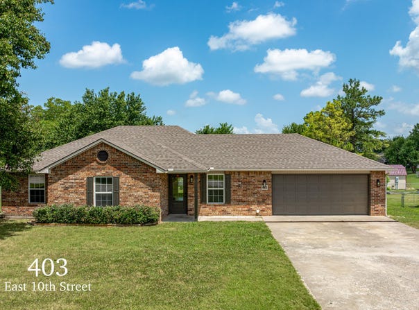 403 E 10th Street, Grove, OK 74344