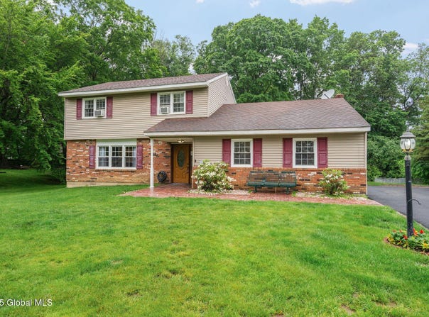 32 Cedarwood Drive, Malta, NY 12019