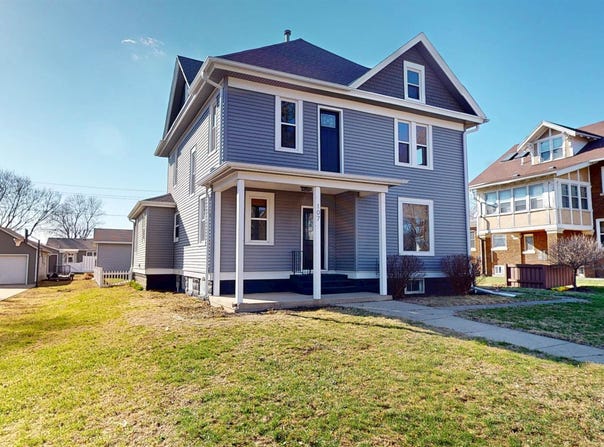 107 S LENA ST, Holstein, IA 51025