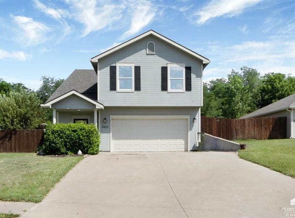 2432 Fox Sparrow Court, Junction City, KS 66441