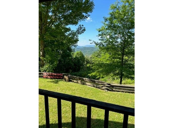 6466 Highlands Parkway, Mouth of Wilson, VA 24363