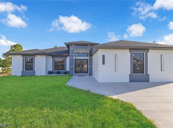 2813 18th Street SW, Lehigh Acres, FL 33976