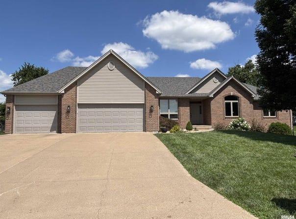 1231 Edinburgh Drive, Quincy, IL 62305