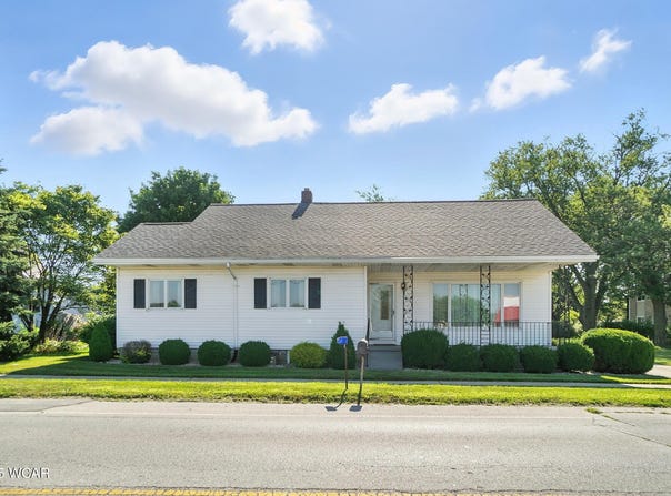 1002 Lincoln Avenue, Wapakoneta, OH 45895