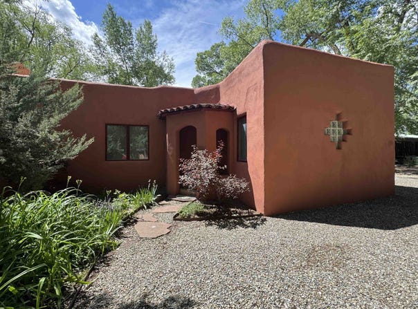 316 Burch St, Taos, NM 87571