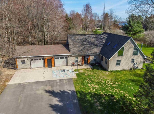 2122 Heather, Gladwin, MI 48624
