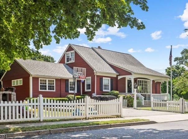 138 Linwood Ter, Clifton City, NJ 07012-2335