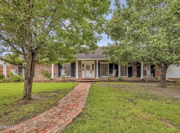 35 Greenbriar Drive, Gulfport, MS 39507