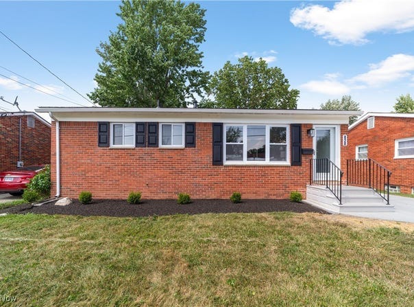828 Livermore Lane, Elyria, OH 44035