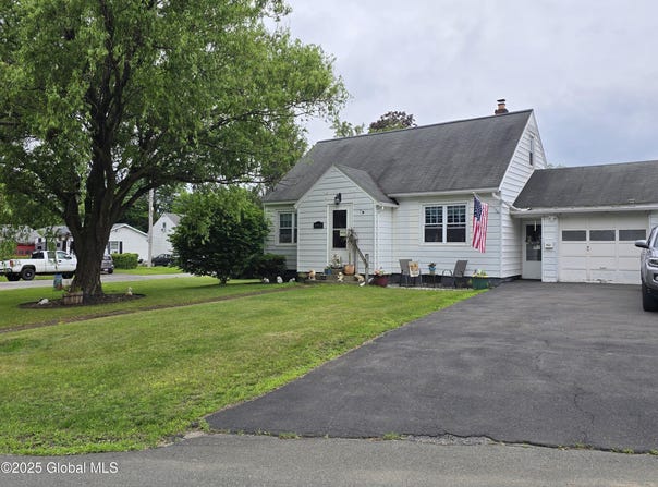 2922 Halsey Drive, Schenectady, NY 12304