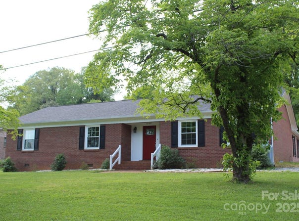 1505 Canterbury Place NE, Lenoir, NC 28645
