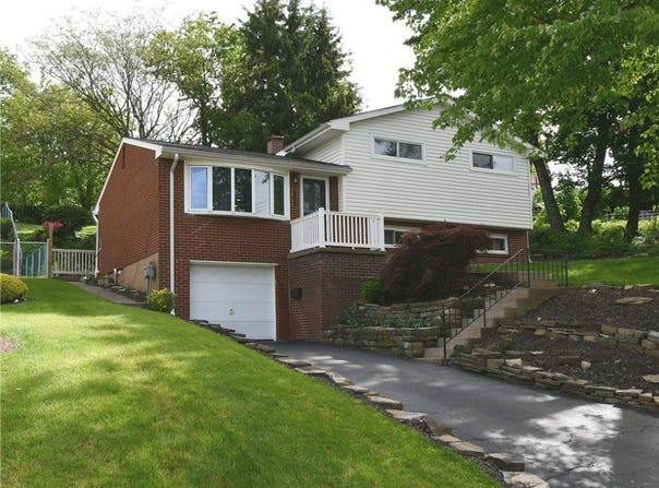 303 Larch Ln, Baldwin Twp, PA 15234