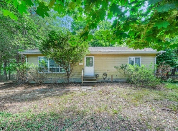 65 Knickerbocker Rd, Closter Boro, NJ 07624-1111