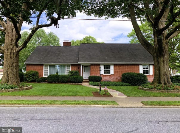 301 S LOCUST STREET, LITITZ, PA 17543