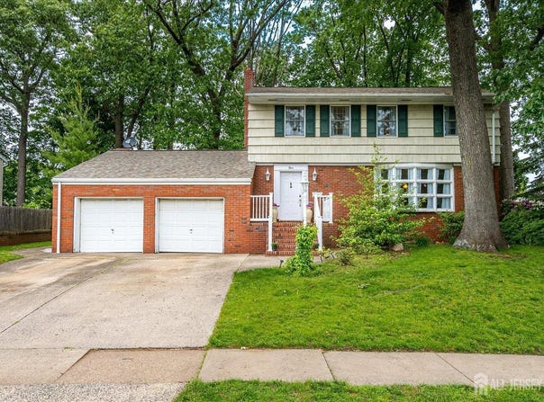 4 Bodnarik Road, Edison, NJ 08837