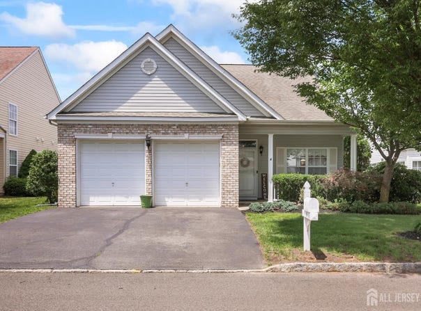 4 Holly Manor Court, Helmetta, NJ 08828