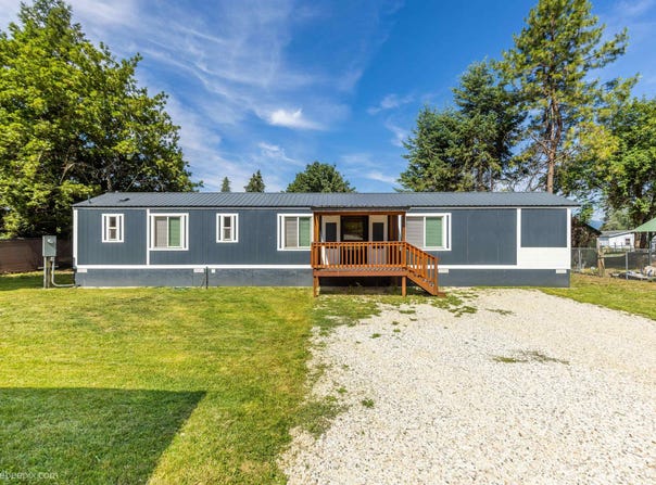 407 N Main St, Springdale, WA 99173