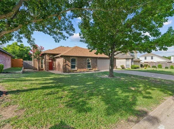 6631 Lakeside Drive, Lake Worth, TX 76135