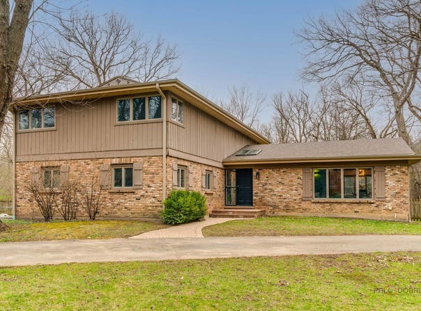 1209 Oak Trail Drive, Libertyville, IL 60048