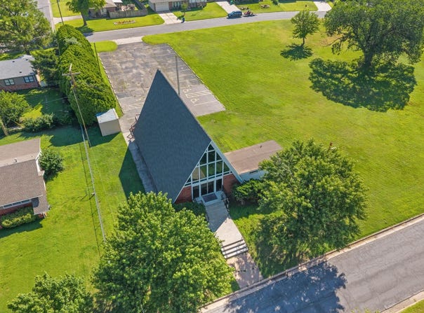 720 N Westlink Ave, Wichita, KS 67212