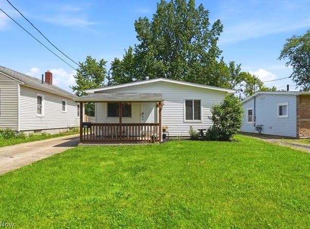 176 Clinton Avenue, Elyria, OH 44035