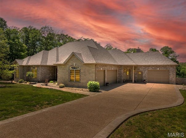 3840 Rooster Ridge Lane, Defiance, MO 63341